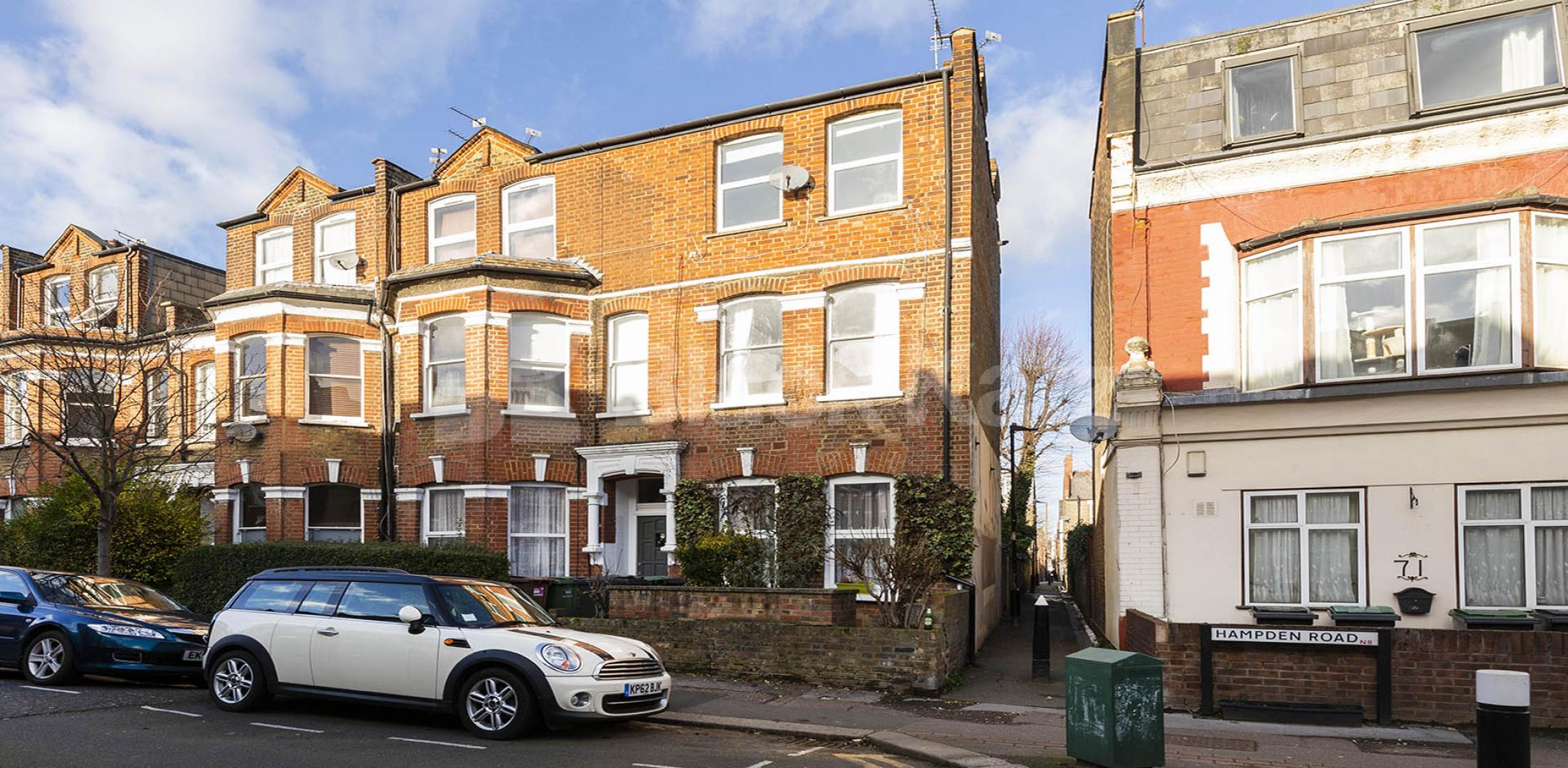 Spacious one bedroom set within a period conversion Hampden Road, Turnpike Lane